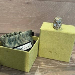 Gucci Aged Gold Lion Head Crystal Ring 6.5